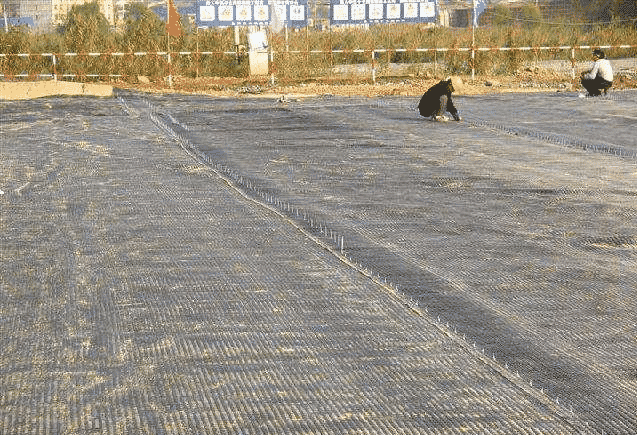 Refuerzo de cimientos de suelos blandos (aumentar la capacidad de carga, controlar asentamientos irregulares)