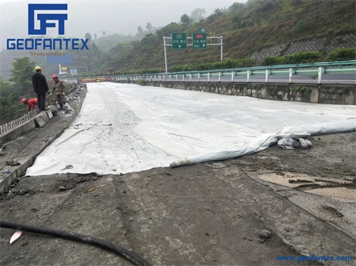 Laying method of geotextiles on roadbeds, railways and tunnels