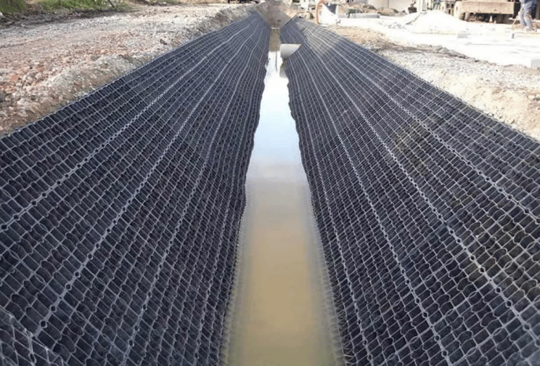 How to Use Geogrid for Retaining Wall Construction to Enhance Stability and Durability