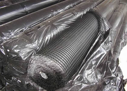 Fiberglass geogrids can be packed with plastic bags.