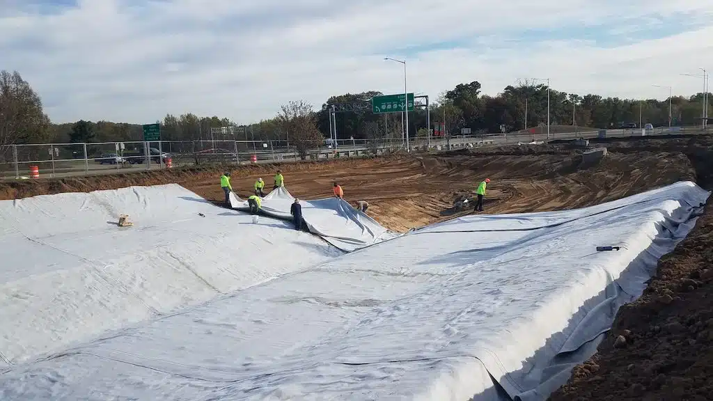 Relleno sanitario con geomembranas y geosintéticos