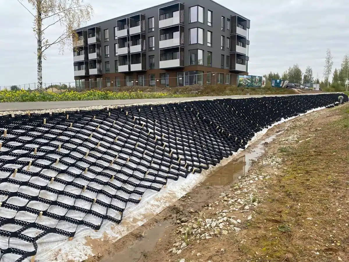 Enhancing Retaining Walls: Geosynthetic Reinforced Earth Systems