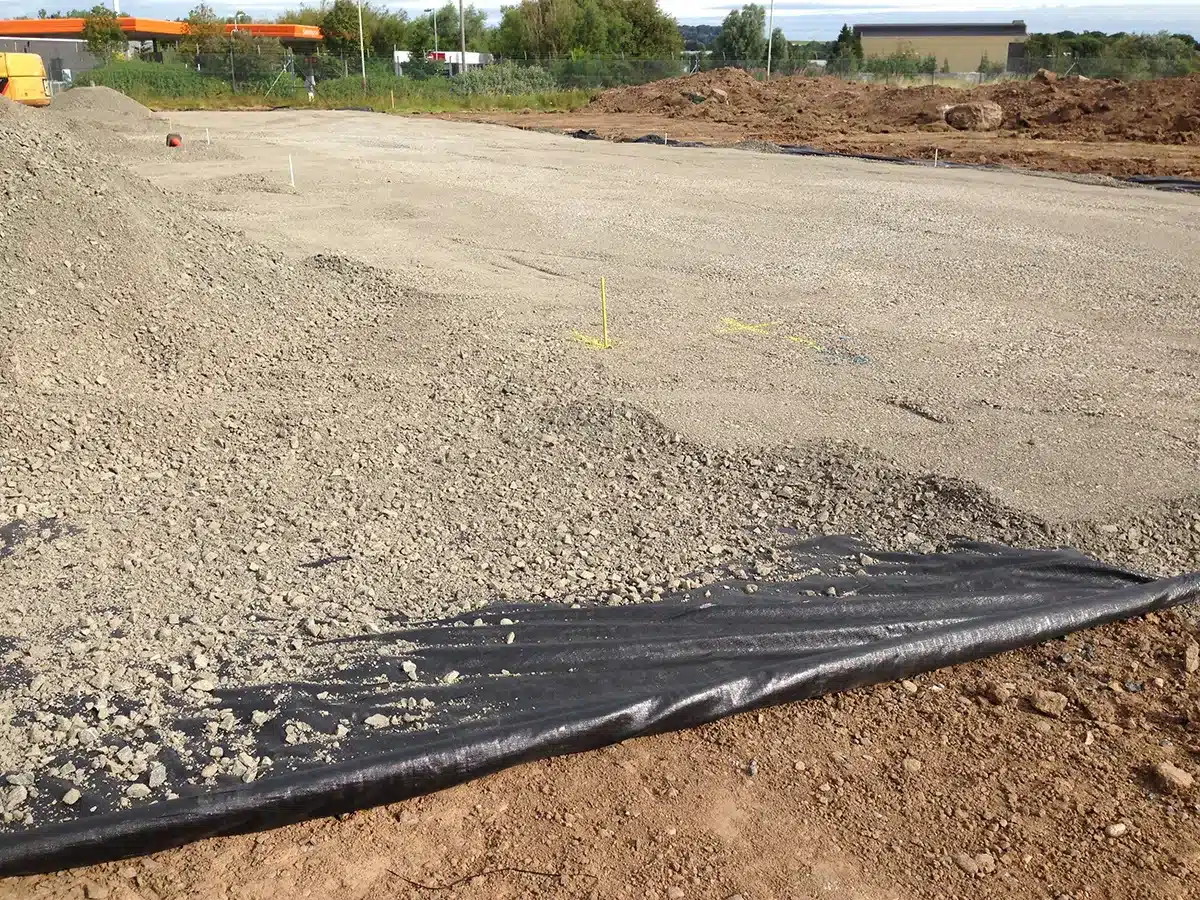 Choosing the Right Geotextile Fabric for Your Gravel Driveway: Woven vs. Nonwoven Options