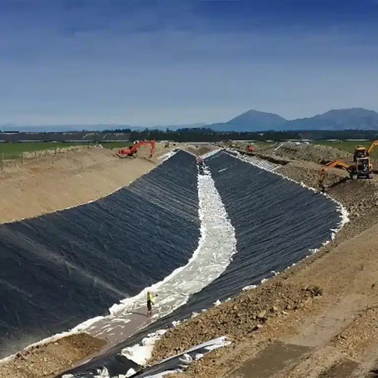 How to Choose the Right Geomembrana Manufacturer for Your Geosynthetics Project