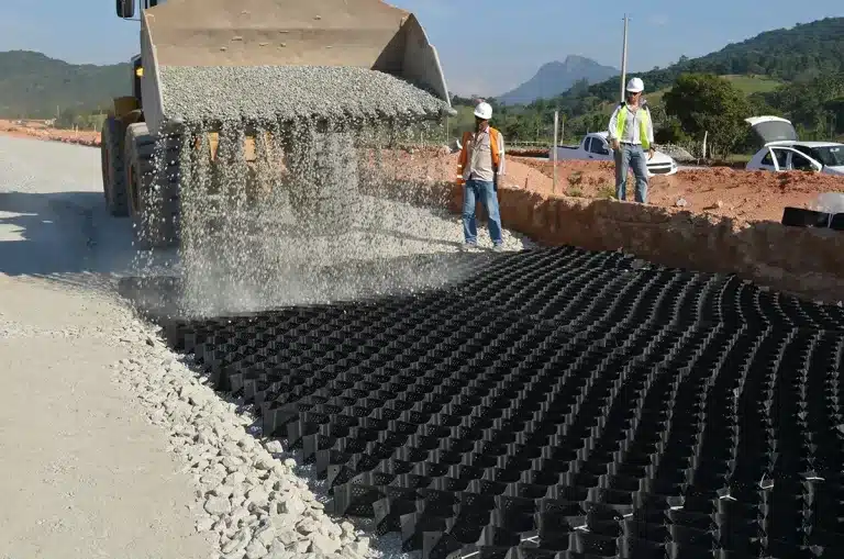 Geocell vs Geogrid: Key Differences and Best Uses in Civil Engineering Projects