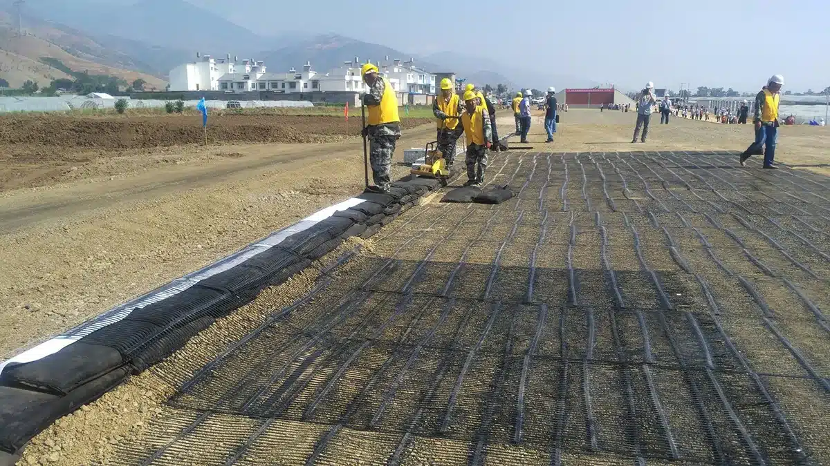 Innovating Construction: How Fiberglass Geogrids Enhance Projects