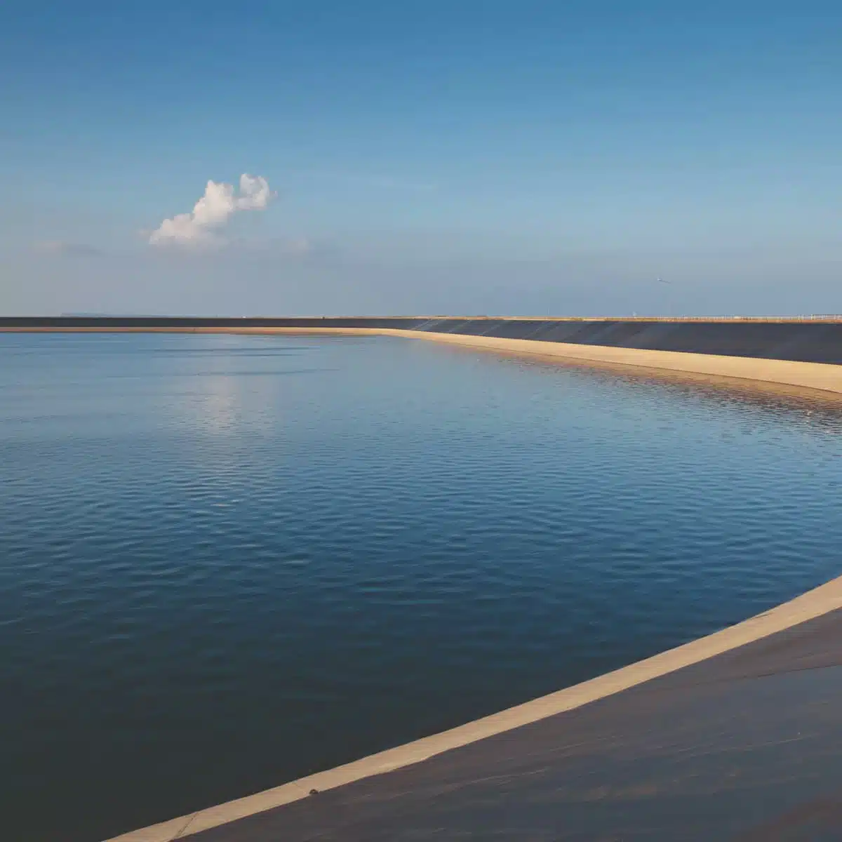 Geomenbrana de alta calidad utilizada en proyectos de contención de agua y gestión de residuos
