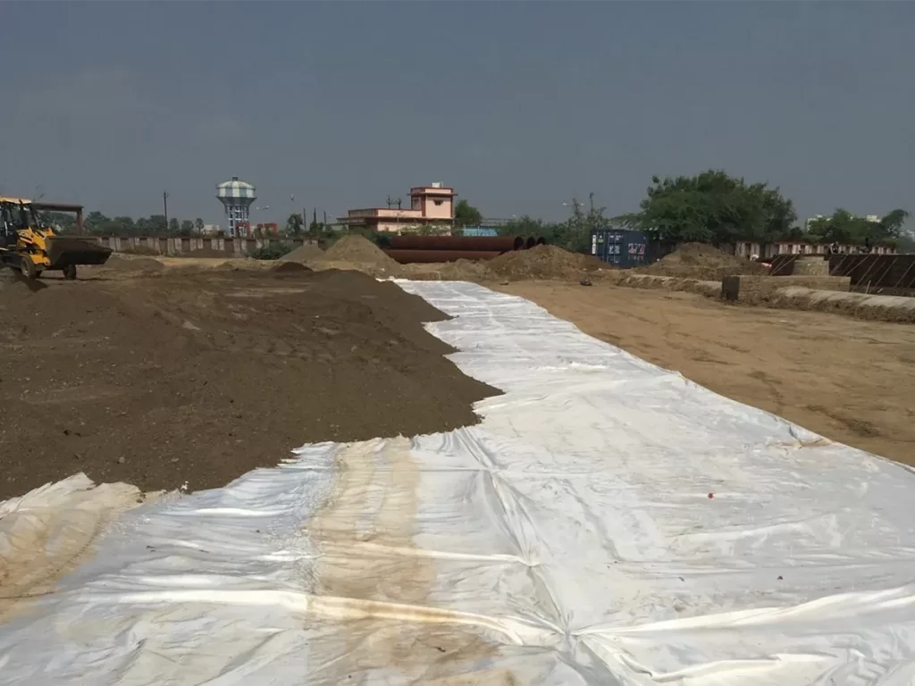 The Role of Geotextile Fabric in Paved and Unpaved Road Construction