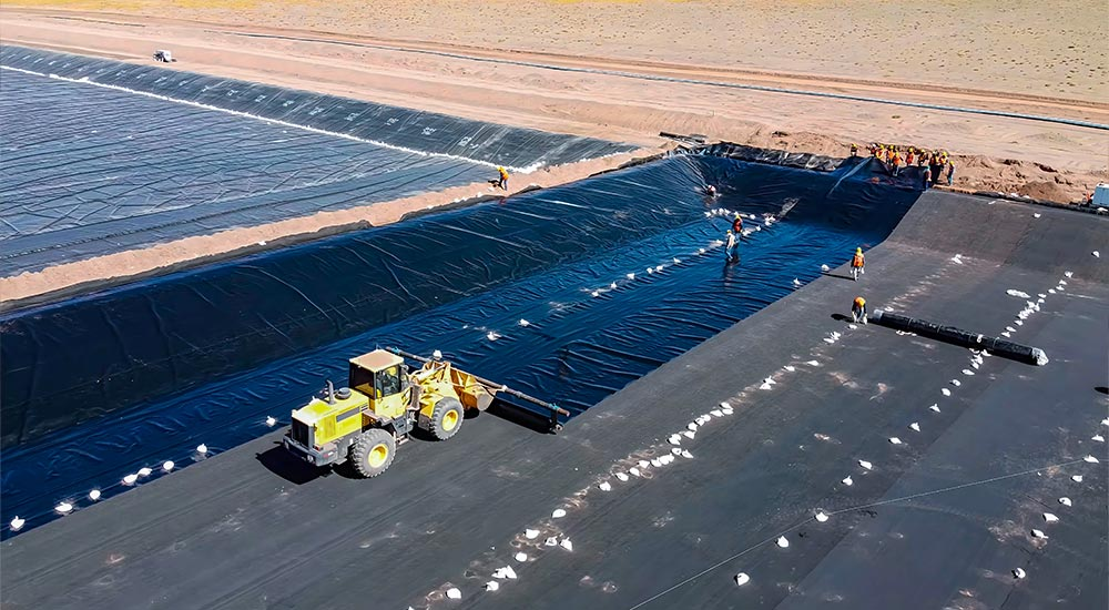 HDPE, LLDPE, PVC, EPDM, RPE, and CSPE geomembrane liners for containment and waterproofing applications