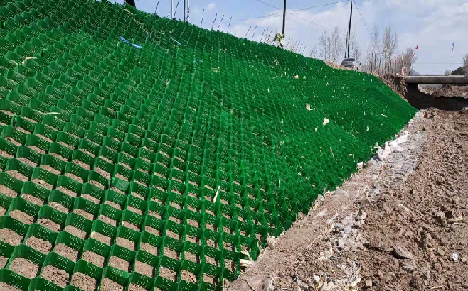 sistema geoceldas taludes aplicado en estabilización de talud reforzado