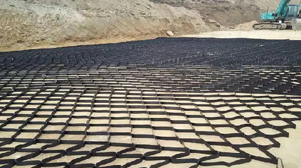 Geocells vs. Geogrids: Understanding the Differences