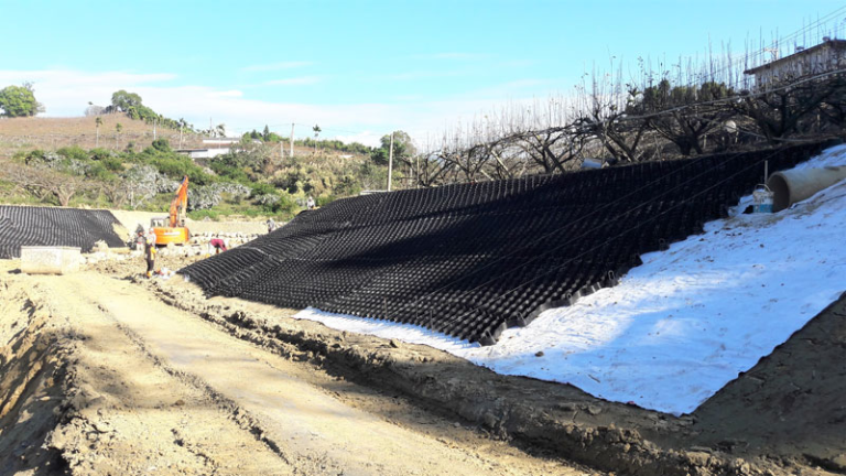 Geonet Geosynthetics in Civil Engineering Projects