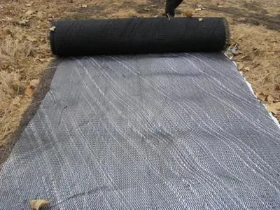 Installation of geonet drainage mat in a landfill liner system
