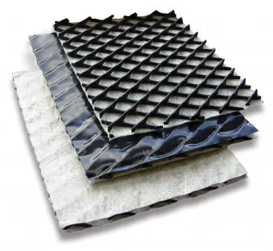 Installation of geocomposite drain layer during a major civil engineering project

