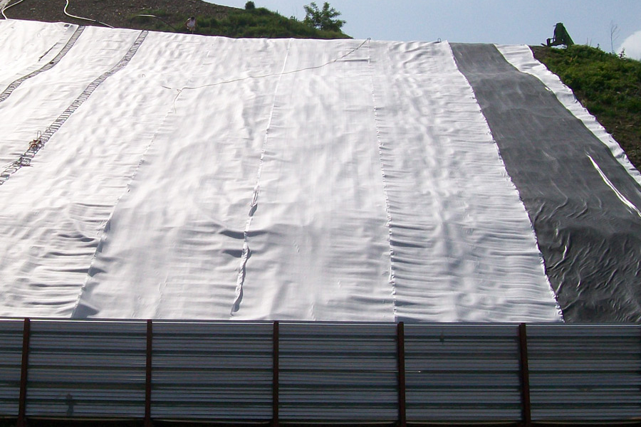 Installation of geocomposite drain layer during a major civil engineering project

