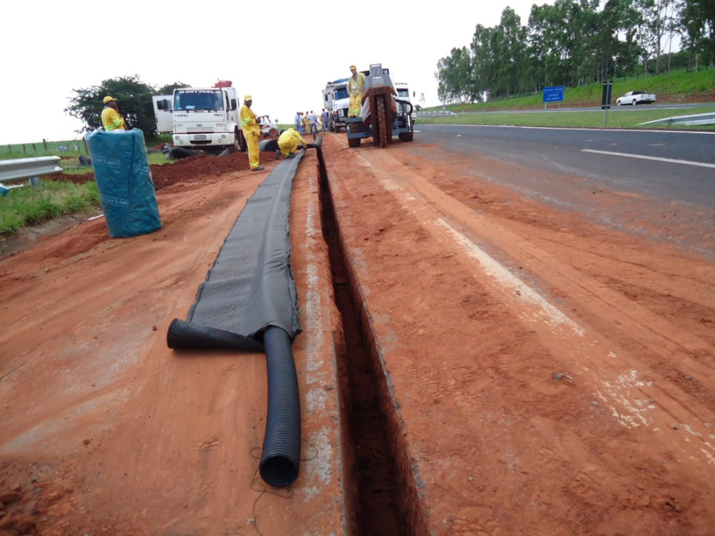 geocomposite drainage layer applied in highway subgrade drainage system for soil stabilization