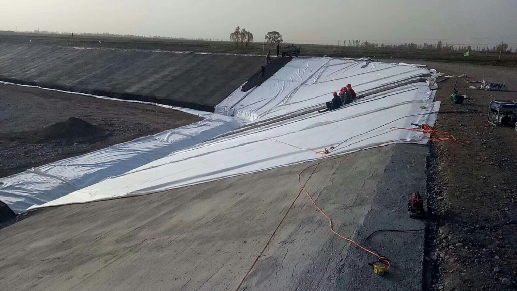 impermeable liner geomembrane landfill engineering system