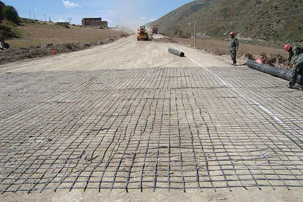 construction project using best geogrid for gravel driveway reinforcement