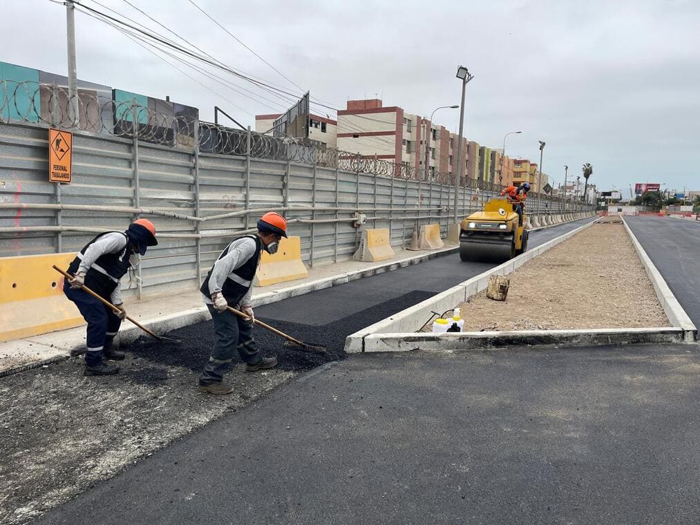 Mirafi 140N geotextile filter fabric separating weak subgrade from aggregate layers in road construction